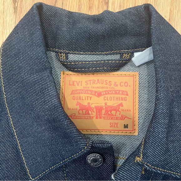 NWOT Levi's Dark Indigo Denim Trucker Jacket Size M - Picture 3 of 7